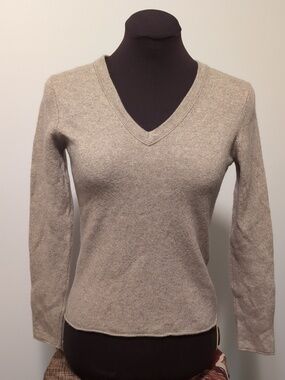 100% 2-Ply V-Neck Women’s Sweater in Beige